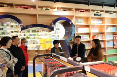 廣西新華文盛圖書(shū)領(lǐng)導(dǎo)、廣西人民出版社到玉林市新華書(shū)店容縣分公司調(diào)研